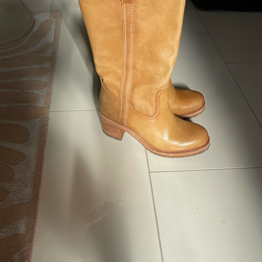 Women's size 8 Leather Boots - Picture 2 of 9